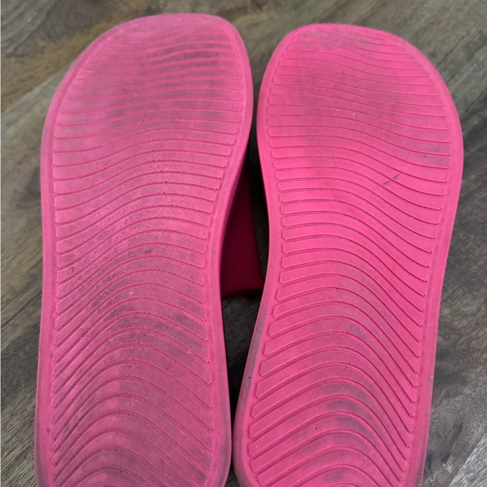 Cushionaire Hot Pink Slide Sandals for Women Size 7.5 - Picture 5 of 5